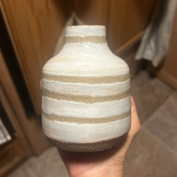 Studio pottery bud vase cream and tan 4.5” - Picture 3 of 14